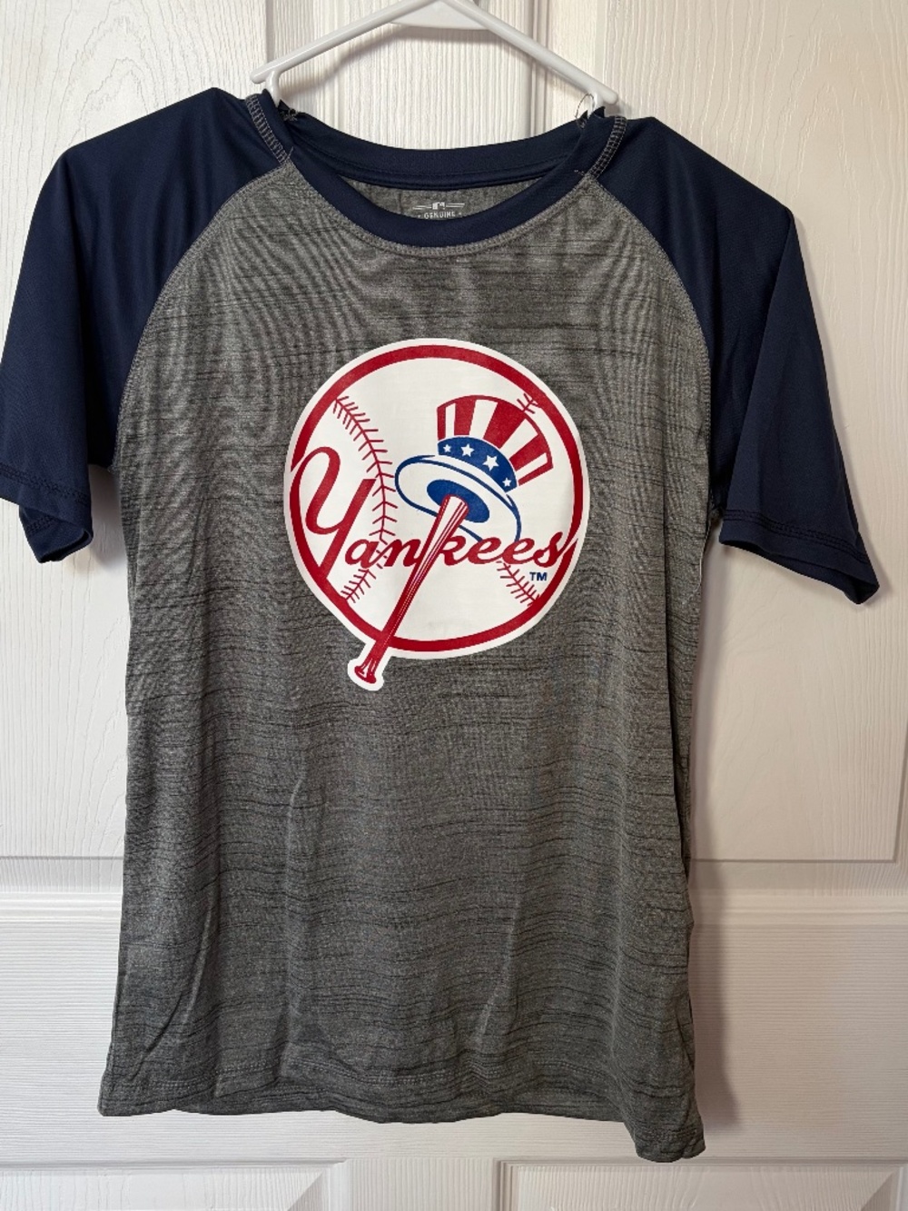 New York Yankees Athletic Tee size Youth Large 10/12Y